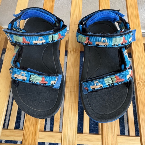TEVA | Blue Vintage Trucks Toddlers Hurricane XLT 2 Sandals - Picture 6 of 8